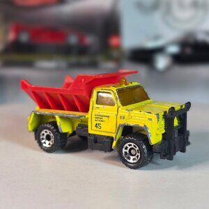 1990 Matchbox #45 Highway Maintenance Truck International Airport Authority